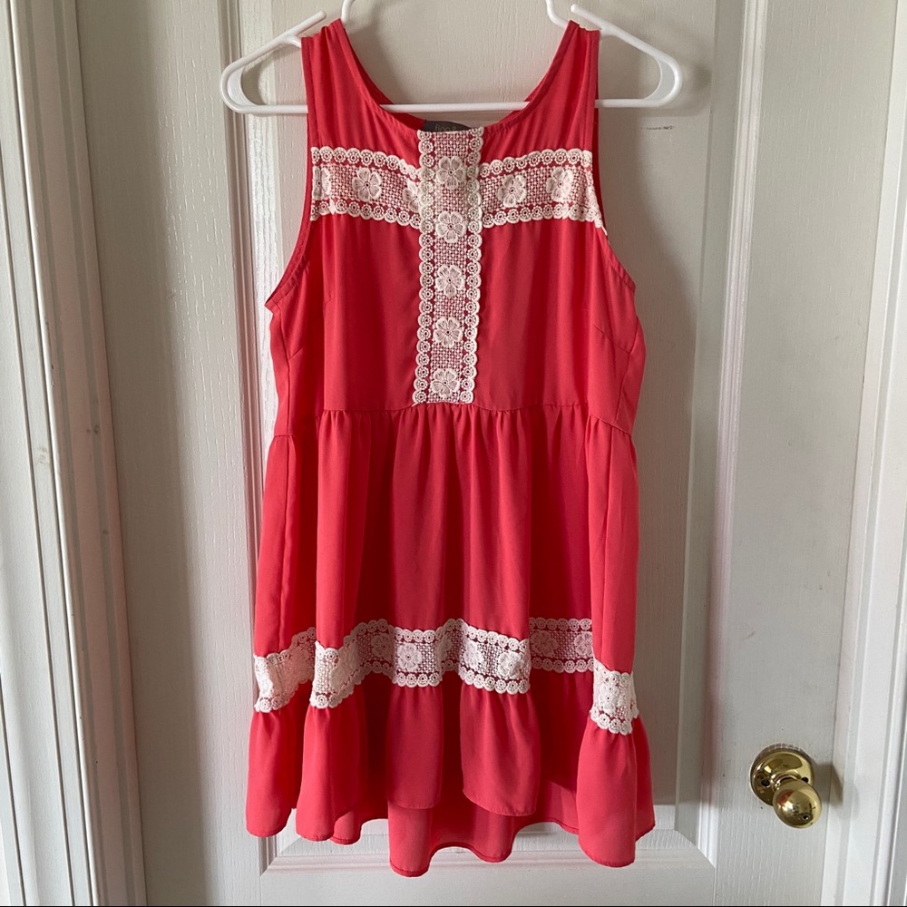 Flowy salmon tunic with white lace designs